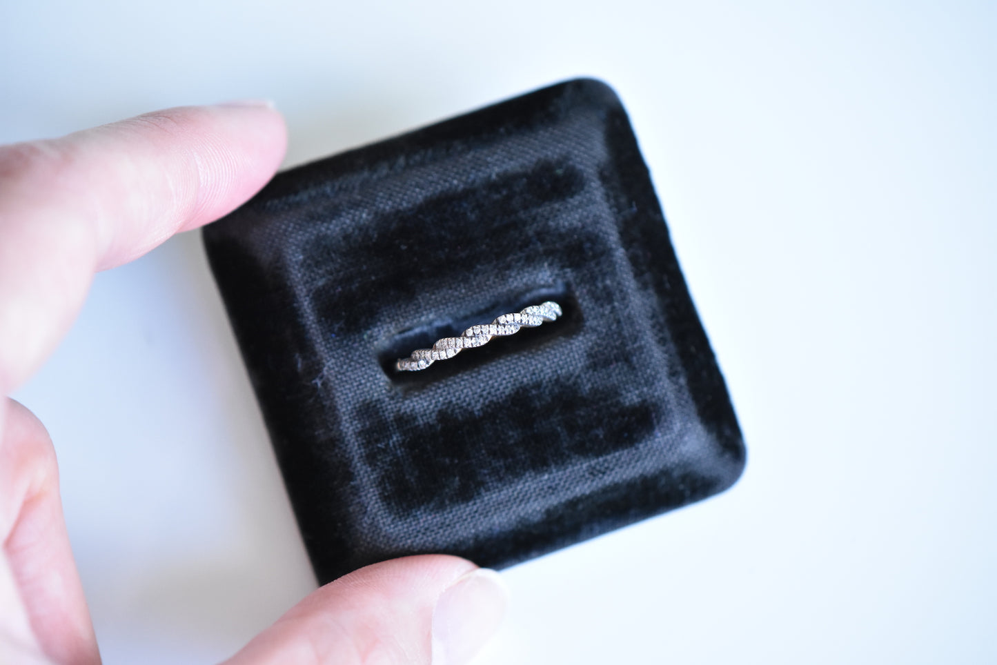 The Twisting Band Ring