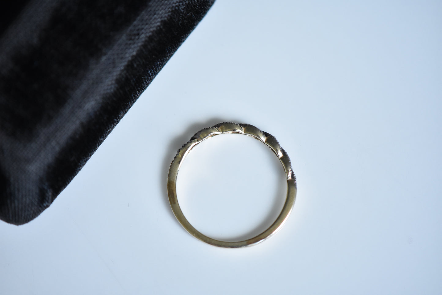The Twisting Band Ring