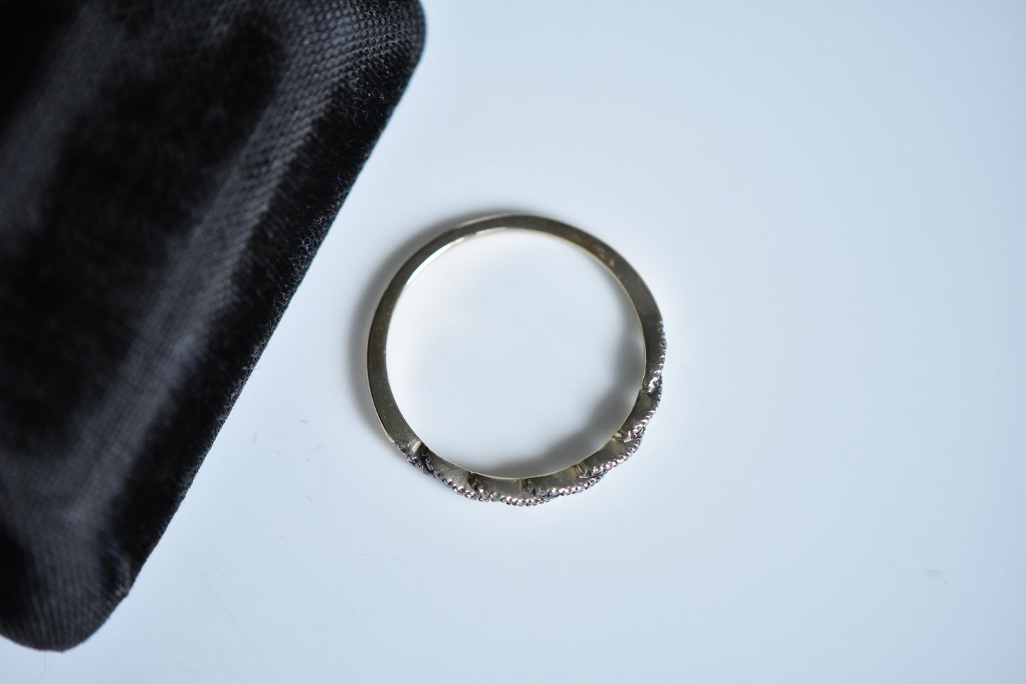 The Twisting Band Ring