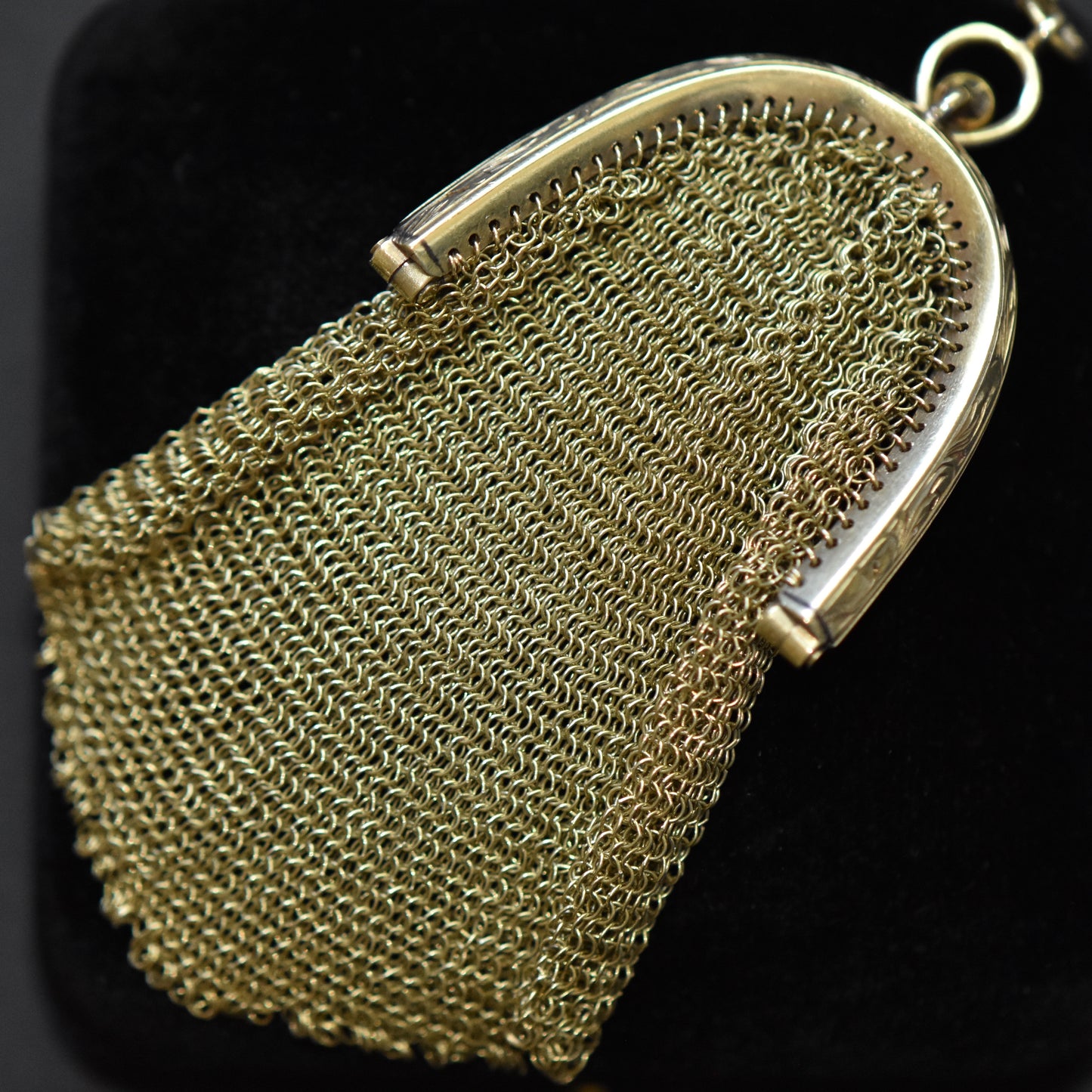 The Golden Chainmail Pendant