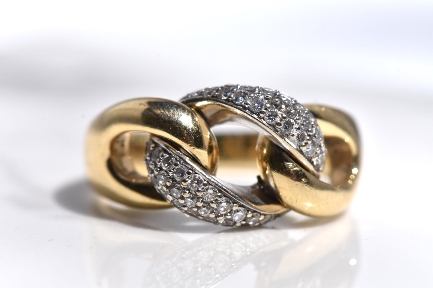 The Diamond Link Ring