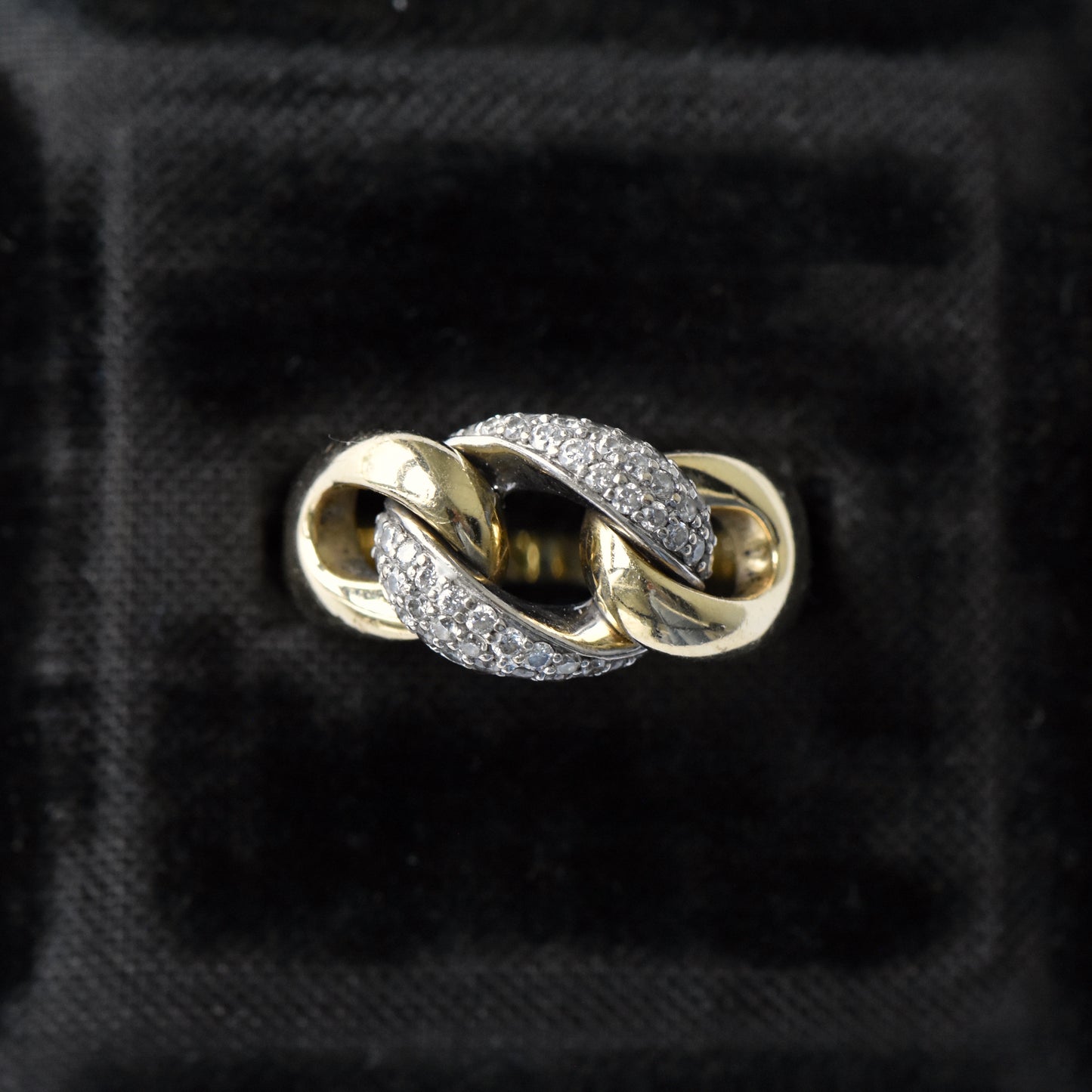 The Diamond Link Ring