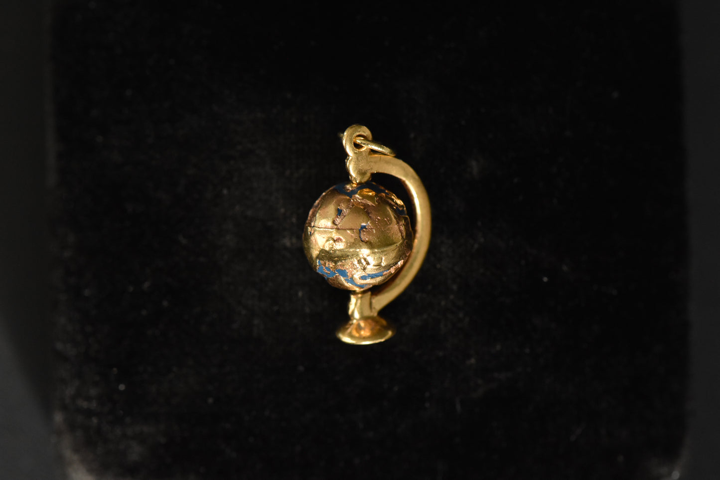 The Globe Pendant