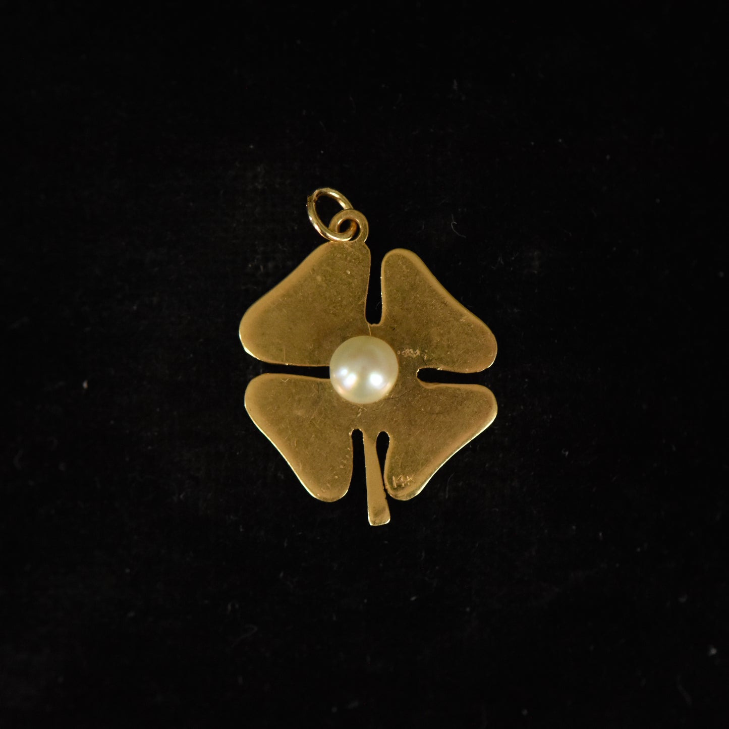 The Pearl Clover Charm