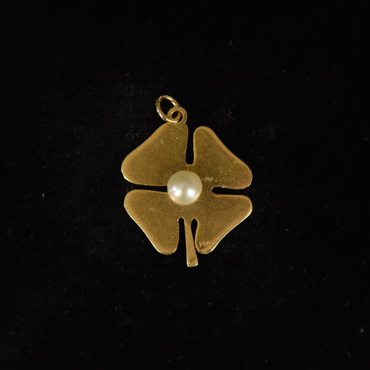 The Pearl Clover Charm