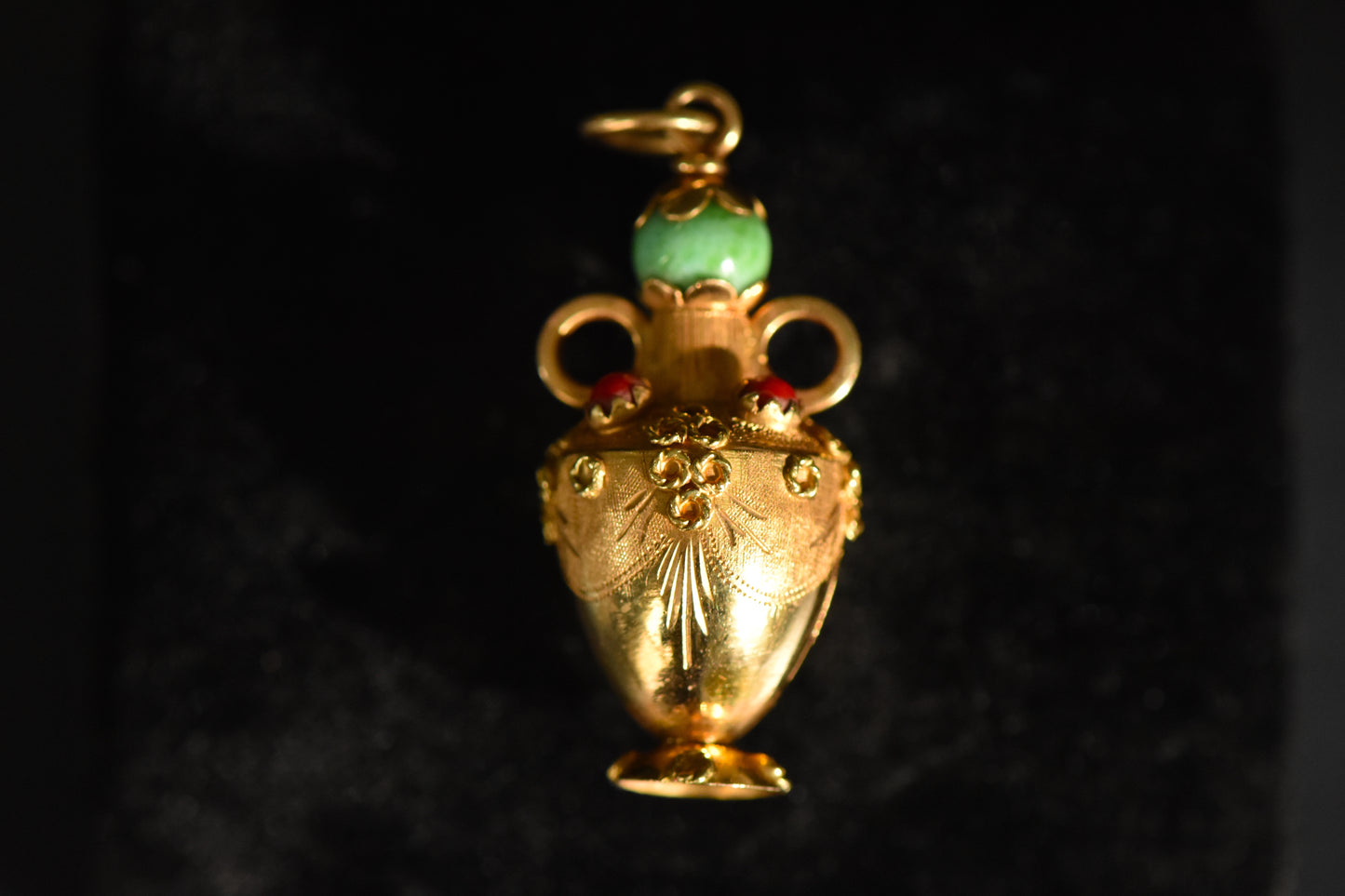 The Amphora Pendant