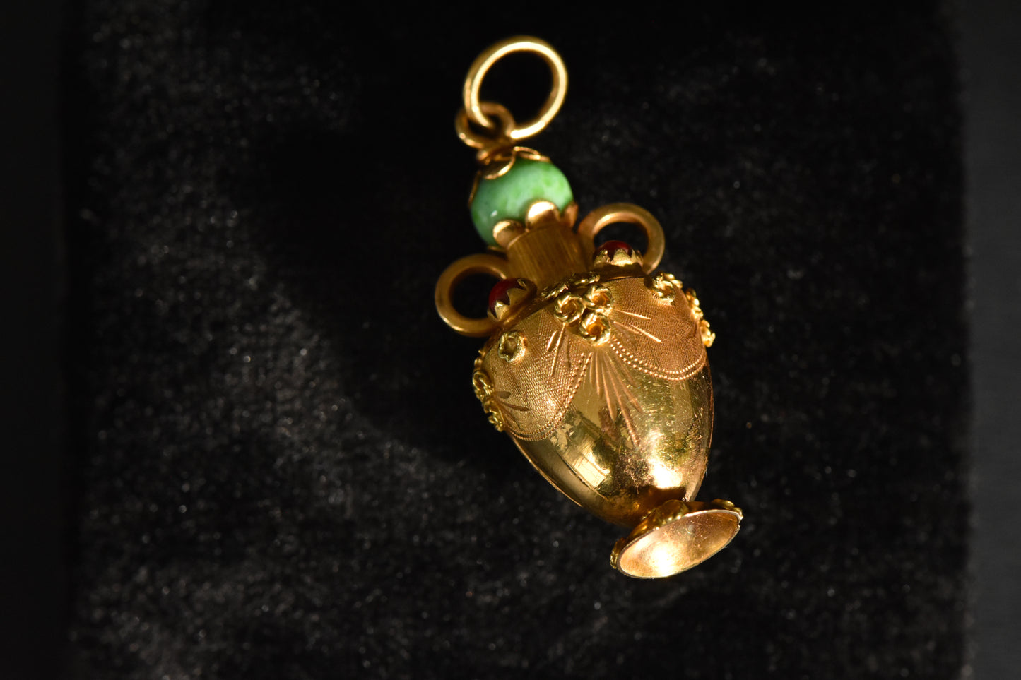 The Amphora Pendant