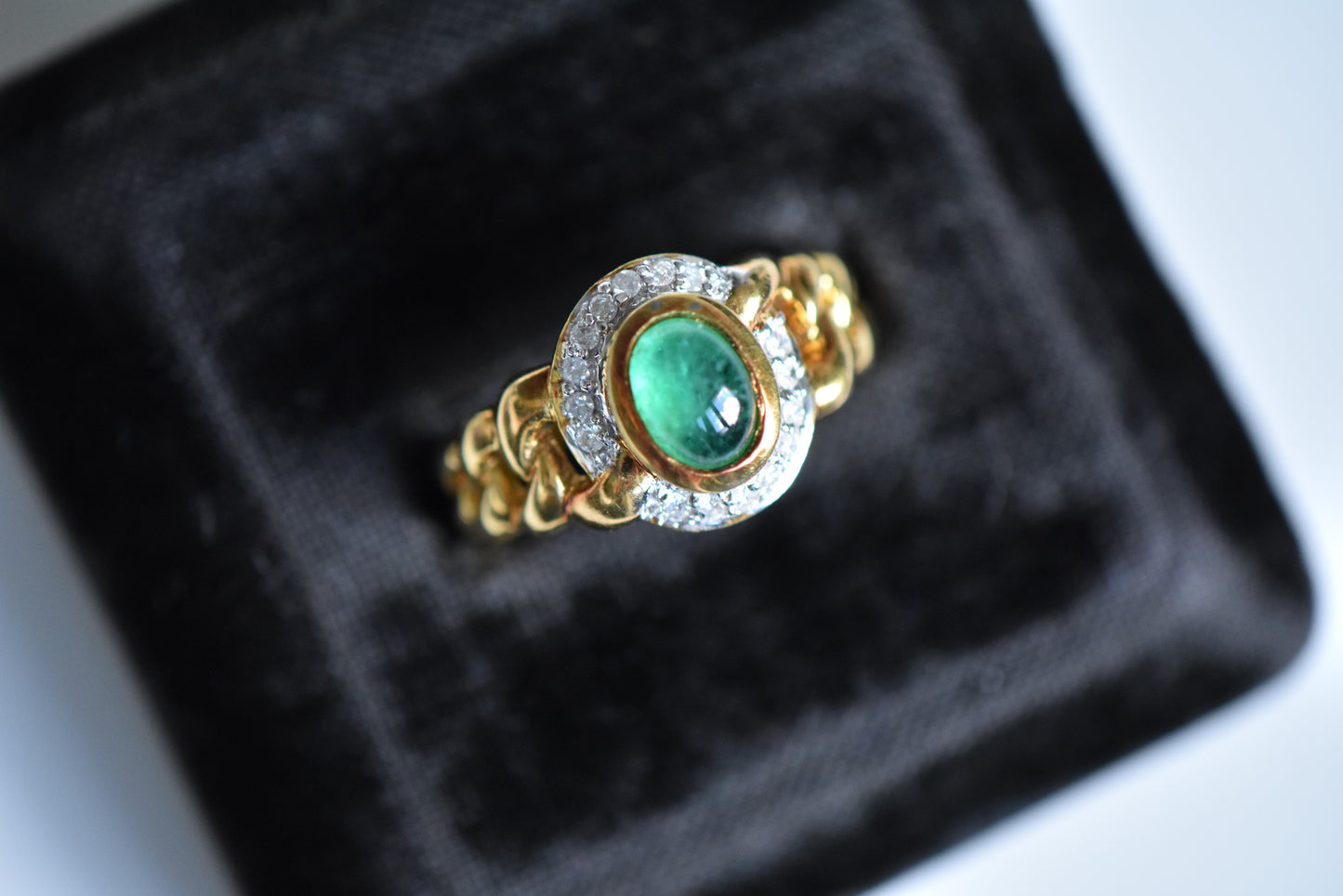 The Emerald Curb Ring