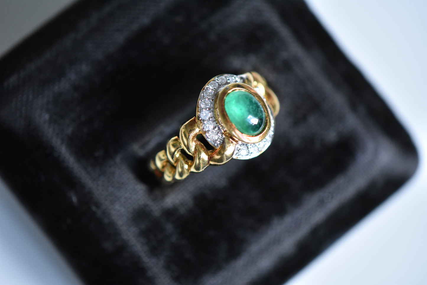 The Emerald Curb Ring