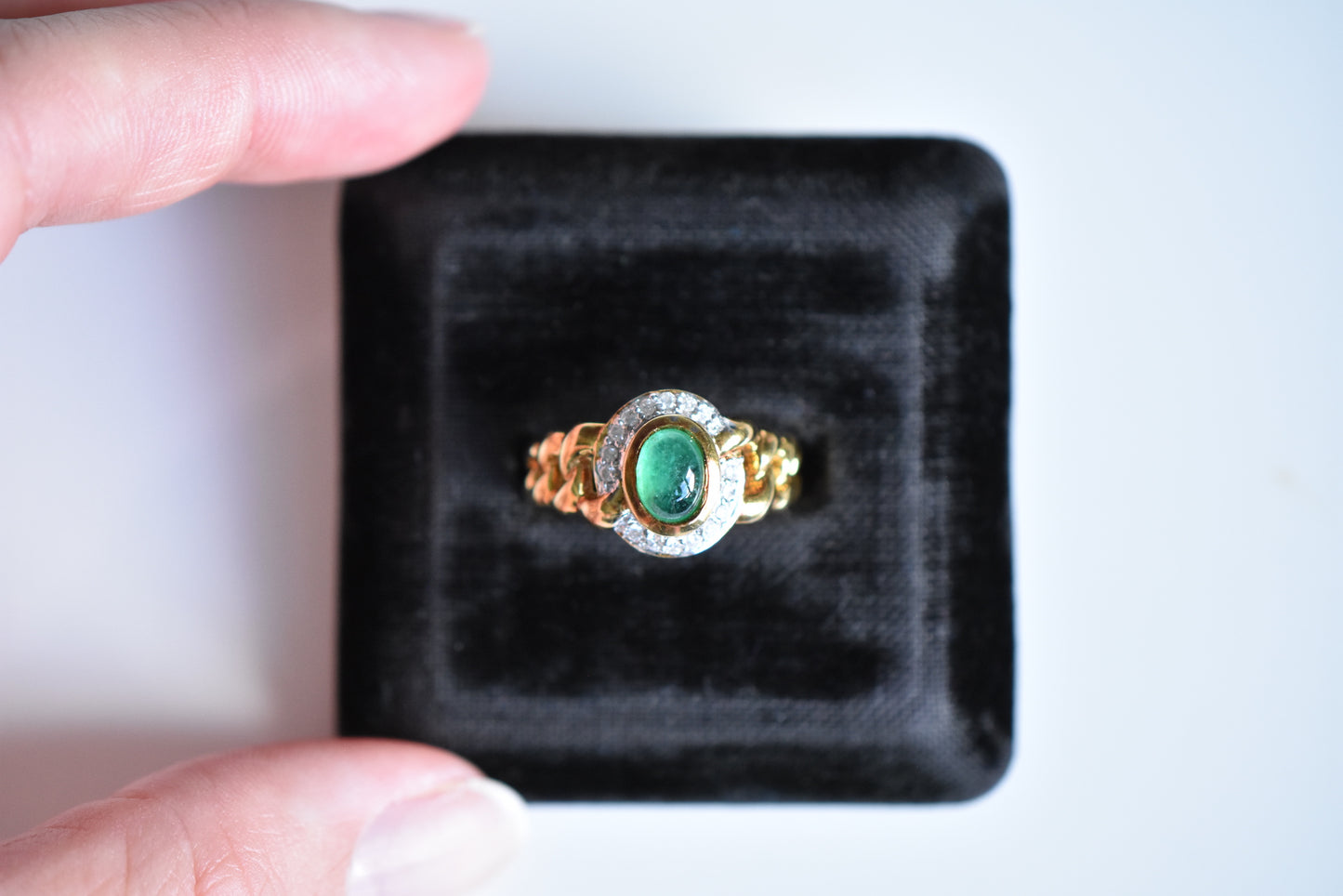 The Emerald Curb Ring