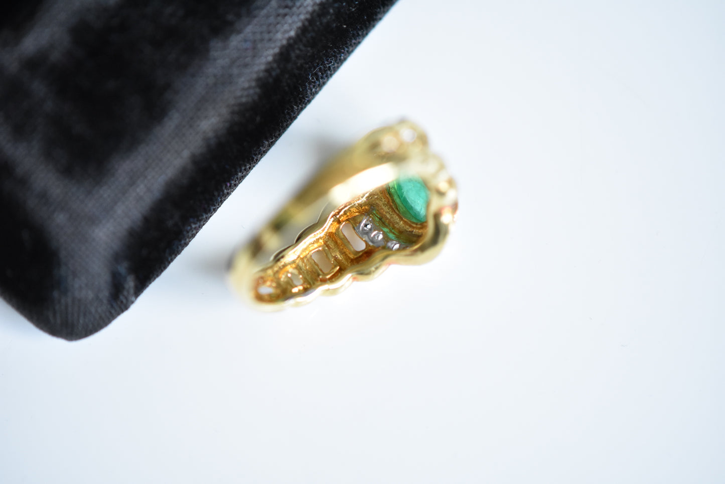 The Emerald Curb Ring